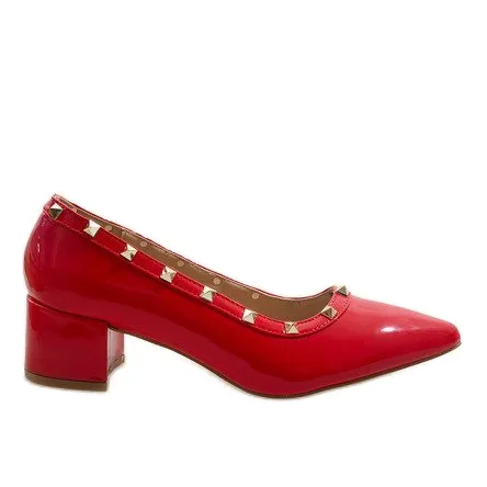 ZWARTE LAKPOMPEN OP DE X70STIJL ROOD